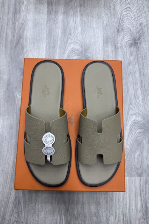 Hermès Izmir Sandal — Taupe
