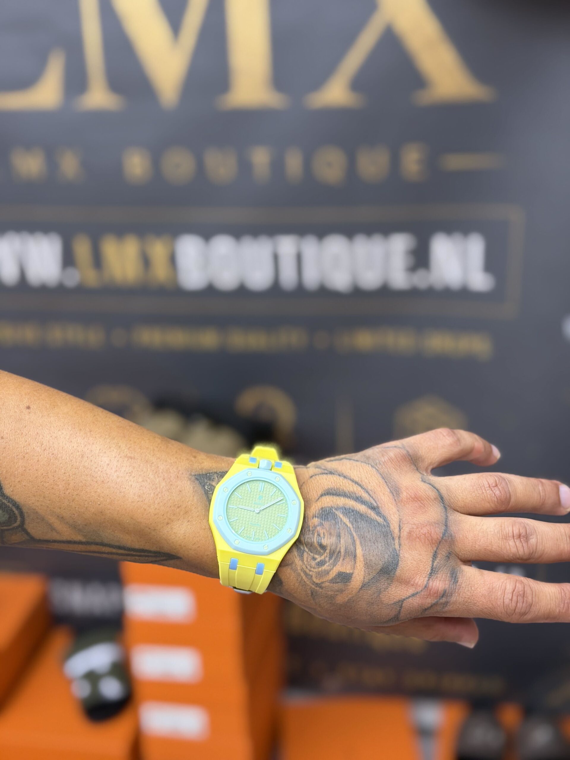 Audemars Piguet Royal Oak Horloge — Yellow / Light Blue - Audemars Piguet | LMX Boutique