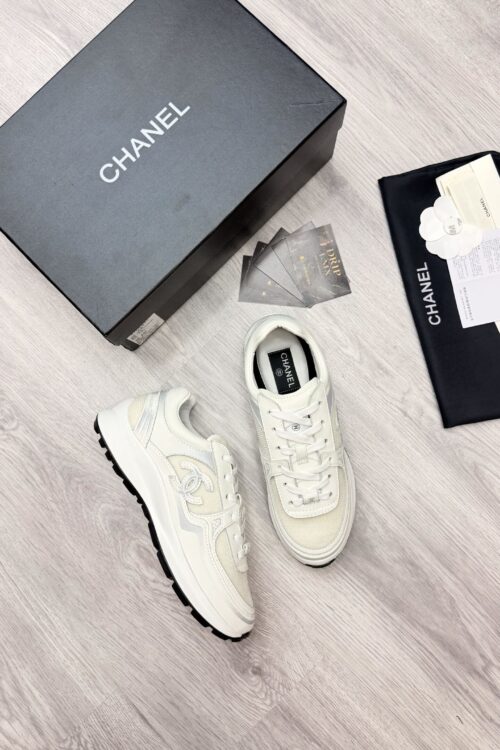 Chanel CC Chunky Runner Sneaker — Wit / Crème