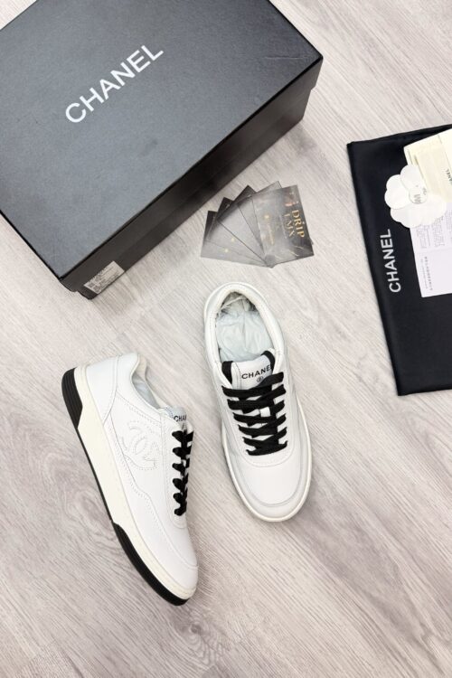 Chanel CC Low Sneaker — Wit met Zwarte Veters