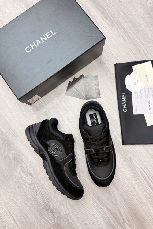 Chanel CC Runner Sneaker — Zwart Suède & Reflective