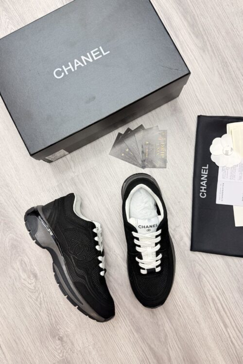 Chanel CC Sport Runner Sneaker — Zwart