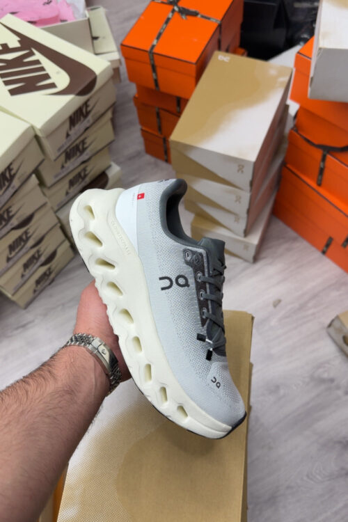 On Running Cloudsurfer Sneaker – Lichtgrijs met Antraciet